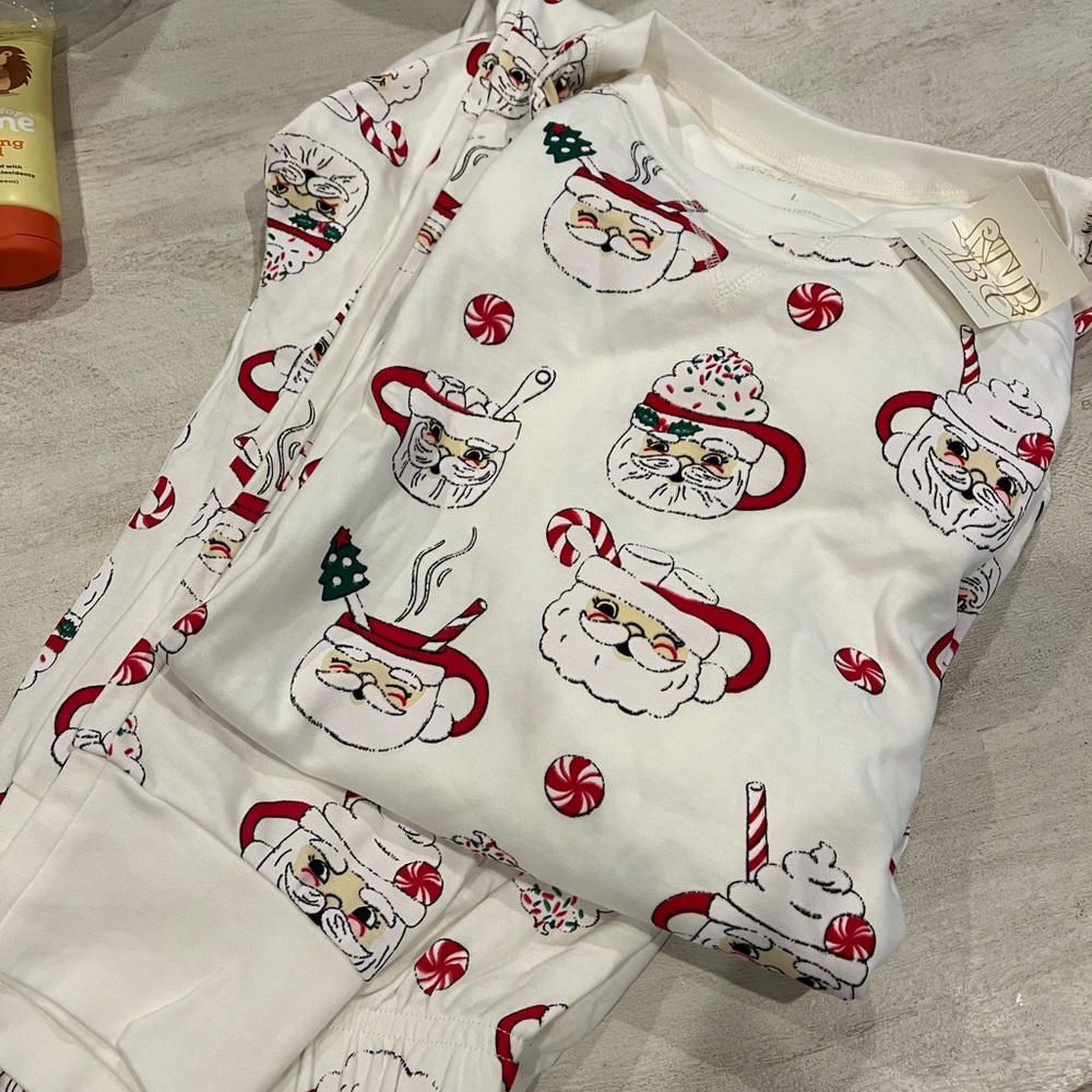 Beaufort Bonnet Adult Santa Pajamas NWT